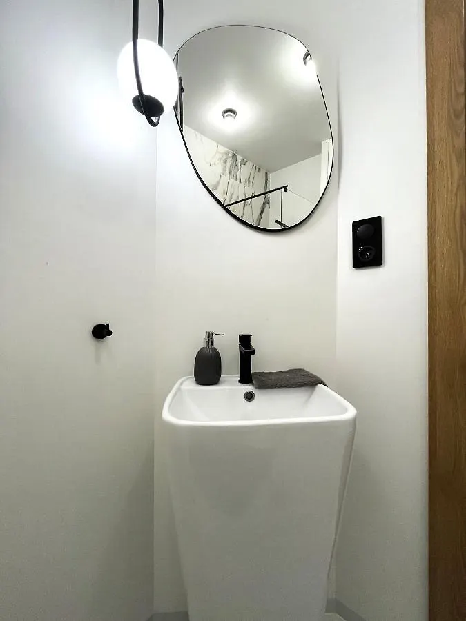 Mieszczanska Apartment ~ Self Check-In 24H ~Parking And Lift Vratislav 0*,  Polsko